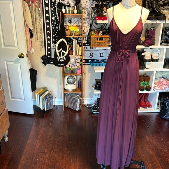 Moda International Dresses & Skirts - Moda International maxi dress adjustable spaghetti strap long waist tie sz med